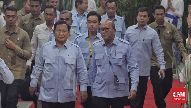 Presiden Prabowo mengaku sedang bekerja sama dengan PT Len Industri membikin becak listrik untuk dibagi-bagikan ke tukang becak.