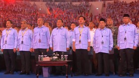 Prabowo Sapa Titiek Soeharto di GSN, Ribuan Relawan Bergemuruh