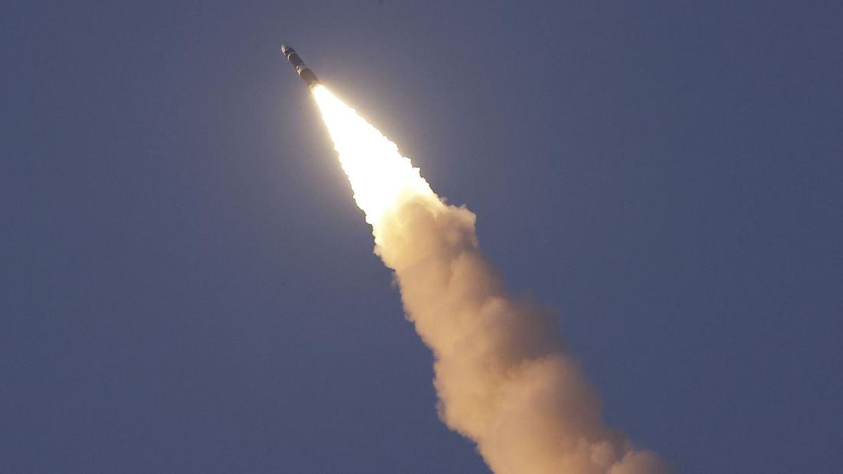 Rusia Serang Ukraina Pakai Rudal Hipersonik Oreshnik