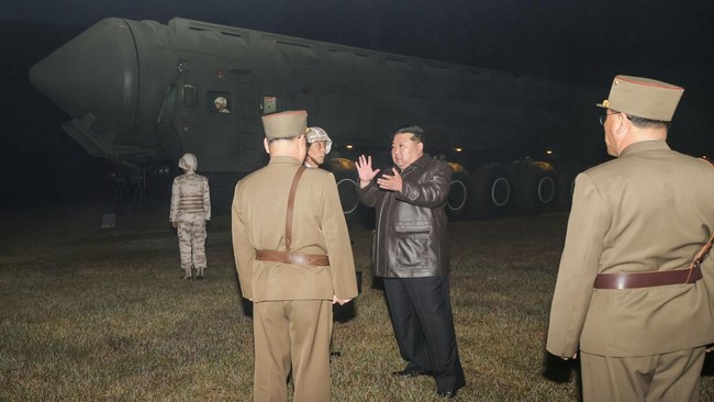Kim Jong Un perintahkan militernya produksi drone secara massal karena lebih murah dan mudah dikembangkan untuk perang.