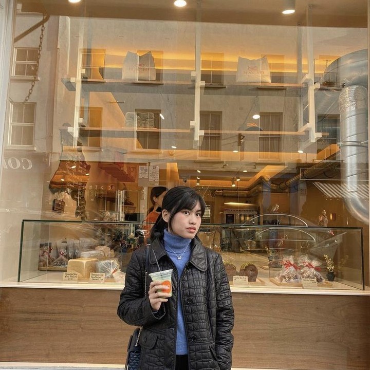<p>Adjani pun mendaftarkan diri dan berhasil diterima lima kampus bergengsi. Kelimanya adalah University of Leeds, Queen Mary University, King's College London, University fo Manchester, dan University College London. (Foto: Instagram @namiradjani)</p>