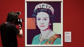 Dua Lukisan Ikonik Andy Warhol Dicuri di Belanda