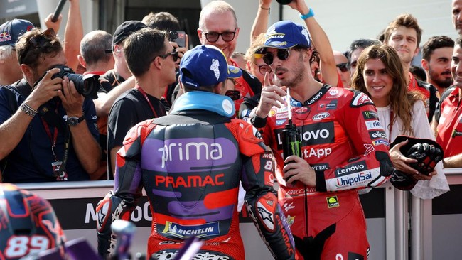 Juara bertahan MotoGP Francesco Bagnaia tak memungkiri membutuhkan bantuan pembalap lain demi mempertahankan gelar pada musim ini.