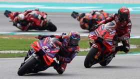 MotoGP Malaysia 2024: Bagnaia vs Martin Sengit, Red Flag Lap Pertama