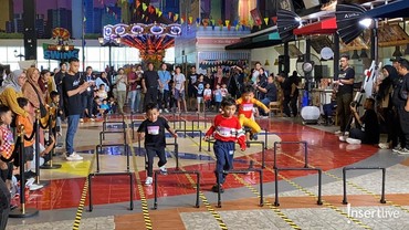 img-title Antusiasme Bapak-bapak Semangati Anak Lomba Lari Gawang di Olimpiade Balita