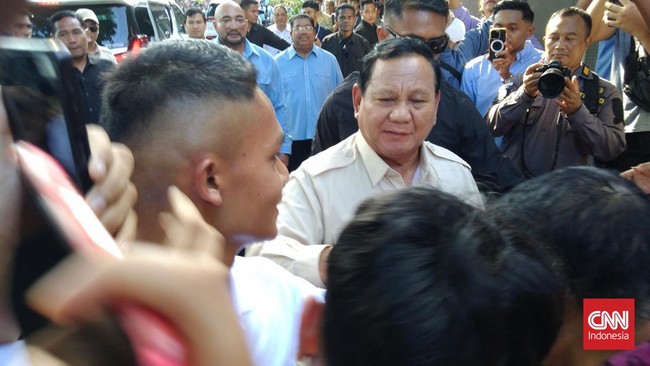 Selain jejeran Gerindra Bali, Prabowo juga berjumpa dengan sejumlah tokoh puri hingga pariwisata Bali dalam jamuan makan di Renon, Denpasar.