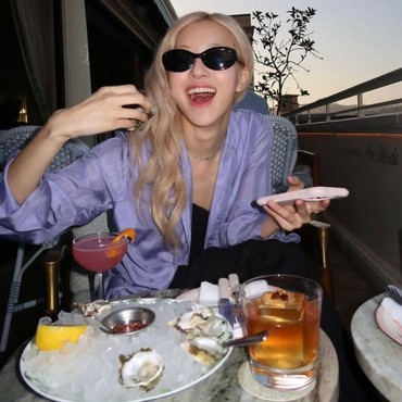 Rose BLACKPINK Kejutkan Penggemar Usai Lakoni Adegan Intim di MV Terbarunya