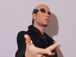 Gaya Kocak Vidi Aldiano Cosplay Jadi Deddy Corbuzier, Pamer Aksi Sulap