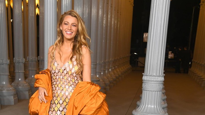 img-title 5 Seleb Berbusana Terbaik di LACMA Art + Film Gala 2024, Greta Lee sampai Blake Lively