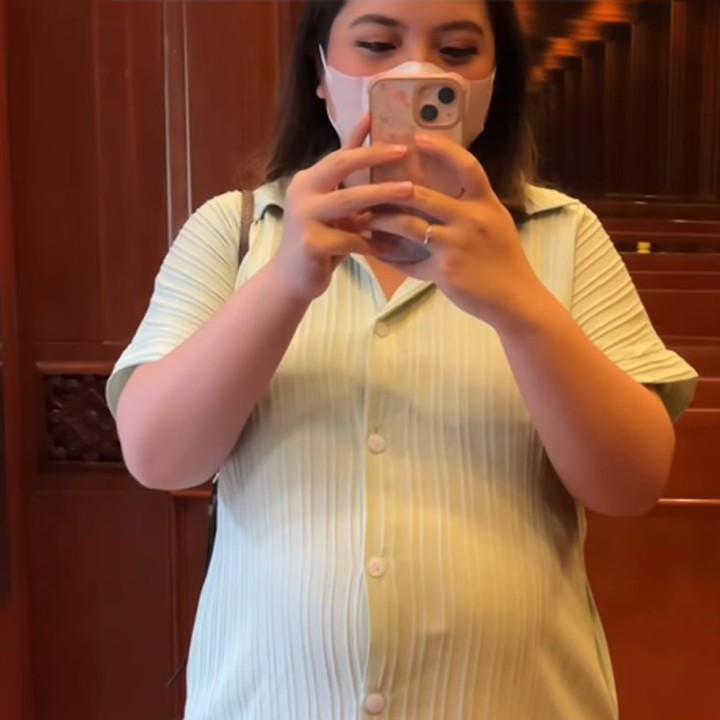 <p>Bunda Seleb terakhir yang ikut <em>challenge</em> "Its Worth Remembering Your Big Belly" adalah Tasya Kamila. Perempuan 31 tahun ini memamerkan <em>selfie</em> kehamilan keduanya. Tasya menuliskan caption di foto <em>selfie</em>-nya ini, Bunda. "#throwback pas hamil Shanin udel w miring," tulisnya. (Foto: Instagram @tasyakamila)</p>
