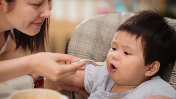 Tips Membantu Bayi Naik Tekstur Makanan Saat MPASI