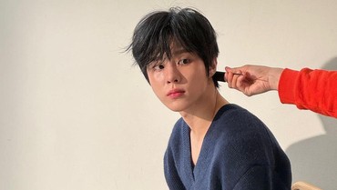 img-title Begini Penampilan Baru Kim Woo Seok Jelang Wamil