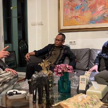 Terpopuler: Pendidikan Dewi Perssik & Eks Istri Mayor Teddy Vs Farhat Abbas Minta Damai