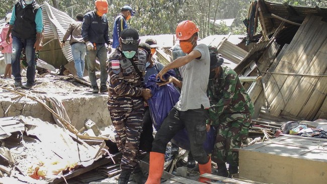 Status tanggap darurat erupsi Gunung Lewotobi Laki-laki ditetapkan mulai 4 November hingga 31 Desember 2024.