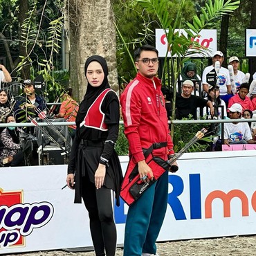 Sikap Inara Rusli Kena Sentil Netizen Saat Ricky Harun Jaga Jarak Tangannya