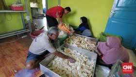 FOTO: Renyah dan Gurih Kerupuk Palembang