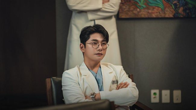 Tampilkan Pesona dan Peran Beda, Intip Potret Lee Yi Kyung yang Comeback di 2 Drakor Terbaru