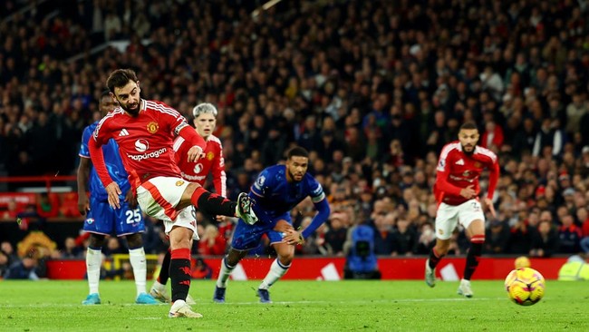 Manchester United harus puas bermain imbang 1-1 melawan Chelsea pada pekan ke-11 Liga Inggris di Stadion Old Trafford, Minggu (3/11) waktu setempat.