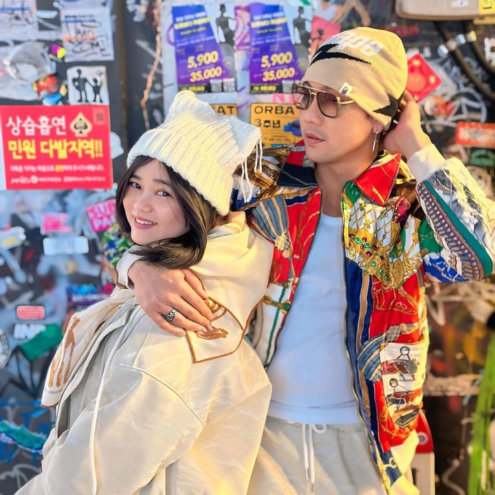 <p>Pasangan Olivia Allan dan Denny Sumargo baru saja pulang ke Indonesia setelah menikmati liburan bersama di Korea Selatan. Pasangan ini diketahui berlibur tanpa membawa sang putri, Gabriella Allan Sumargo. (Foto: Instagram@sumargodenny)</p>