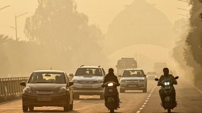 Pemerintah New Delhi, India, melarang mobil tua yang berusia di atas 15 tahun untuk isi bahan bakar lagi demi menekan tingkat polusi.