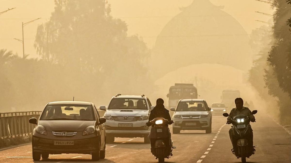 India Larang Mobil Tua di Atas 15 Tahun Isi Bensin Demi Tekan Polusi