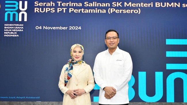 Menteri BUMN Erick Thohir resmi mengangkat Simon Aloysius Mantiri jadi direktur utama Pertamina, menggantikan Nicke Widyawati.
