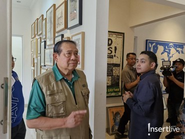 img-title SBY Kunjungi Studio Lukis Naufal Abshar, Bawa Pulang Oleh-oleh Istimewa