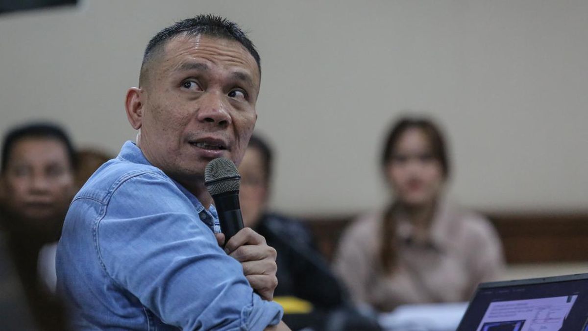 Rismon Sianipar Dicecar 97 Pertanyaan soal Kasus Ijazah Palsu Jokowi