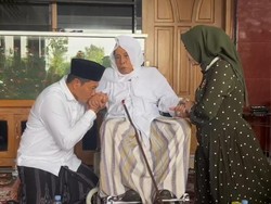 Doa KH Nurul Huda Djazuli untuk Subandi-Mimik di Pilbup Sidoarjo