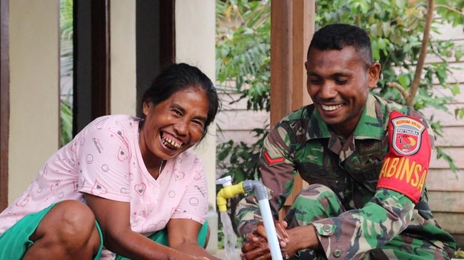 Program TNI Manunggal Membangun Desa ke-122 Kodim 1512/Weda hadir di Halmahera, tepatnya di tiga desa terpencil yakni Desa Nusliko, Goeng, dan Akeici.