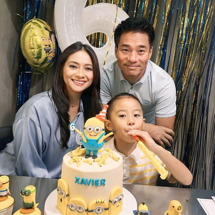 <p>Momen ini dibagikan langsung oleh Rini pada laman Instagram-nya. Bersama sang suami yang berkebangsaan Korea Selatan, Michael Andrew Ha, Rini mengadakan pesta ulang tahun untuk sang putra. (Foto: Instagram: @riniyulianti)</p>