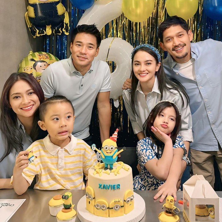 <p>Dalam acara ini, turut hadir pula Ririn Ekawati dan Ibnu Jamilo. Pada potret ini, terlihat pula sang kakak sepupu, Abigail Cattleya Putri. (Foto: Instagram: @riniyulianti)</p>