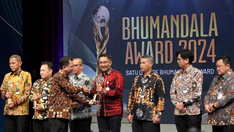 Pemerintah Daerah Kabupaten Bandung melalui Dinas Pemberdayaan Masyarakat dan Desa (Dinas PMD) berhasil meraih Bhumandala Kanaka (Medali Emas)