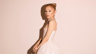 Penampilan Terbaru Ariana Grande Jadi Sorotan