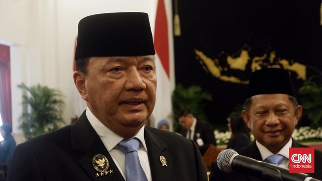 Menko Polkam Budi Gunawan mengatakan salah satu alasan Presiden Prabowo Subianto ke luar negeri agar tidak dianggap publik ikut cawe-cawe dalam Pilkada 2024.