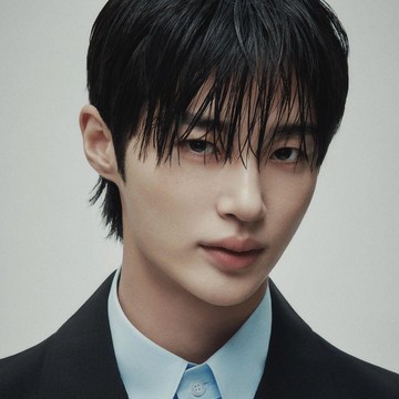 Aktor Korea Byeon Woo Seok Resmi Jadi Brand Ambassador Baru Prada, Ini Potretnya!