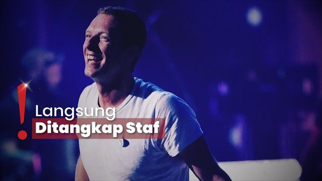 Chris Martin Kejeblos di Panggung saat Coldplay Tampil di Melbourne