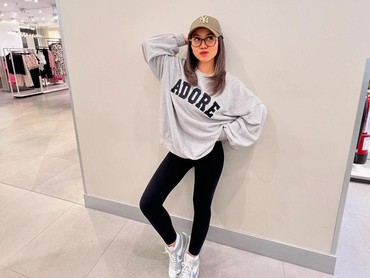 img-title Outfit Mayang Bersorban di Gurun Pasir Dubai Dituding Jiplak Jennifer Coppen