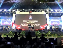 Debat Kedua Pilbup Blitar Dihentikan gegara Contekan, Begini Kata Paslon 01