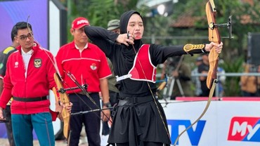 img-title Ekspresi Ricky Harun Saat Inara Rusli Disebut Nyerobot Sentuh Tangannya