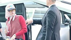 img-title G-Dragon Nyentrik Pakai Mobil Tesla Cybertruck ke Bandara, Berapa Harganya?
