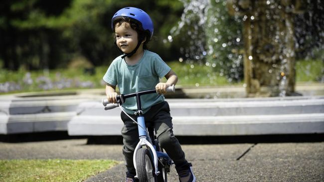 5 Manfaat Bermain Sepeda Tanpa Pedal Bagi Anak