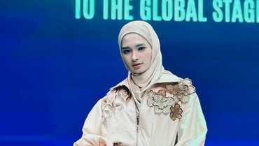 img-title Dekat dengan Seorang Pria, Inara Rusli Ungkap Keinginan Ta'aruf