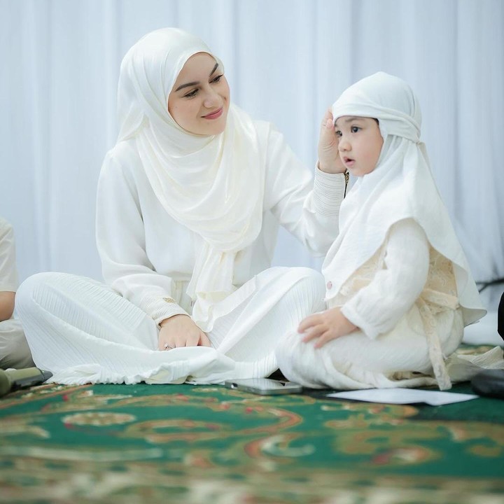 <p>Acara Tasyakuran ini digelar tak lama setelah Irish Bella menikah dengan Haldy Sabri. Keduanya resmi menikah pada 19 Oktober 2024. (Foto: Instagram @_irishbella_)</p>