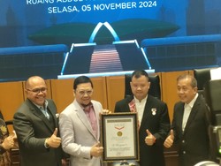 Komisi II DPR Raih Rekor MURI Terbanyak Selesaikan 160 UU Periode 2019-2024