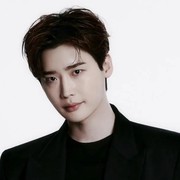 Tak Pernah Gagal Pilih Proyek Akting, Ini 5 Drakor Terbaik Lee Jong Suk dengan Rating Tinggi!