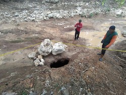 Lubang Misterius Sedot Air Sungai di Blitar hingga Kering