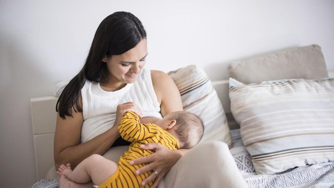 Studi Ungkap Menyusui Mampu Kurangi Risiko Penyakit Chron pada Bayi