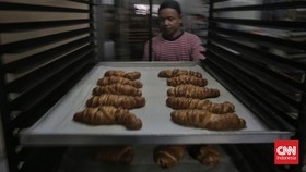 FOTO: Menikmati Roti Legendaris 'Gelora' dari Jatinegara