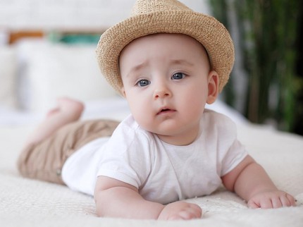260 Nama Bayi Laki-laki Eropa yang Aesthetic Modern hingga Kuno Beserta Artinya